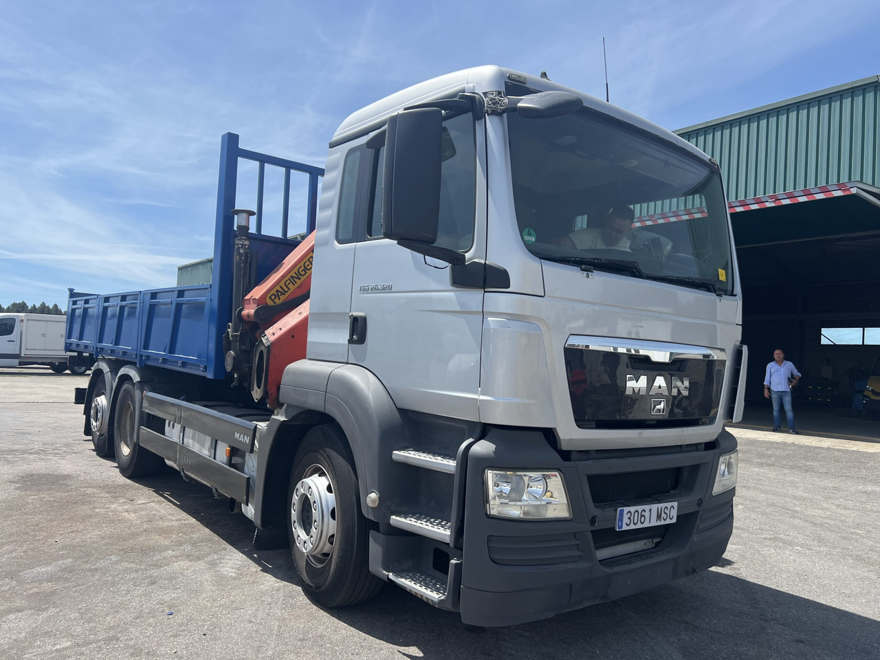 CAMION GRUA Y BASCULANTE MAN 26320 - מזהיר, משאית מנוף: תמונה 4 CAMION GRUA Y BASCULANTE MAN 26320 - מזהיר, משאית מנוף: תמונה 4