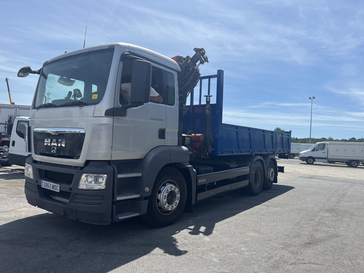 CAMION GRUA Y BASCULANTE MAN 26320 - מזהיר, משאית מנוף: תמונה 2 CAMION GRUA Y BASCULANTE MAN 26320 - מזהיר, משאית מנוף: תמונה 2