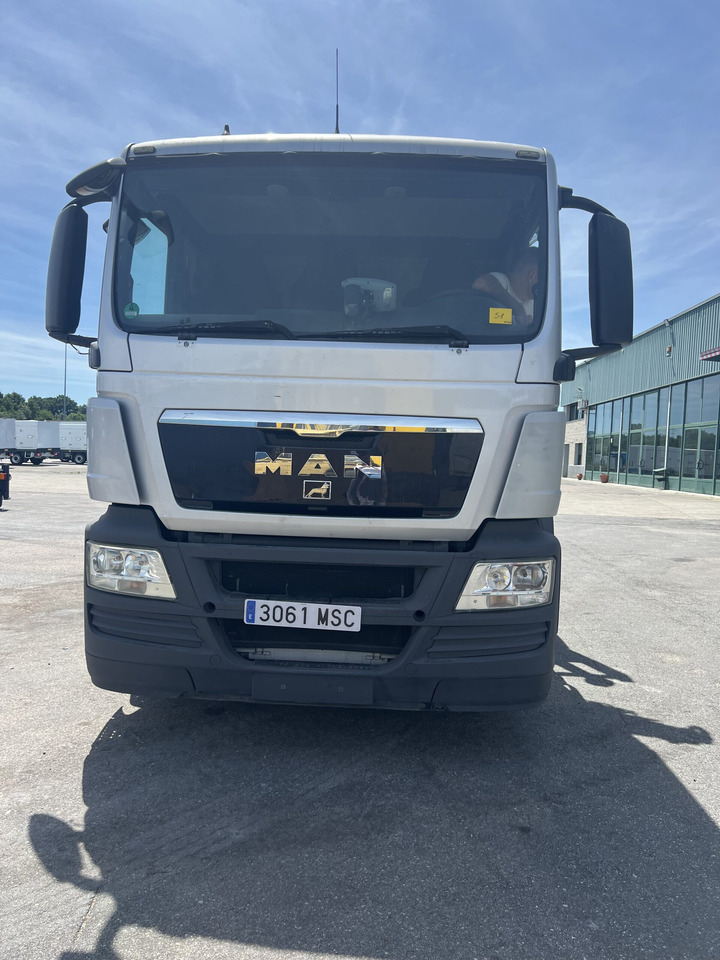 CAMION GRUA Y BASCULANTE MAN 26320 - מזהיר, משאית מנוף: תמונה 1 CAMION GRUA Y BASCULANTE MAN 26320 - מזהיר, משאית מנוף: תמונה 1