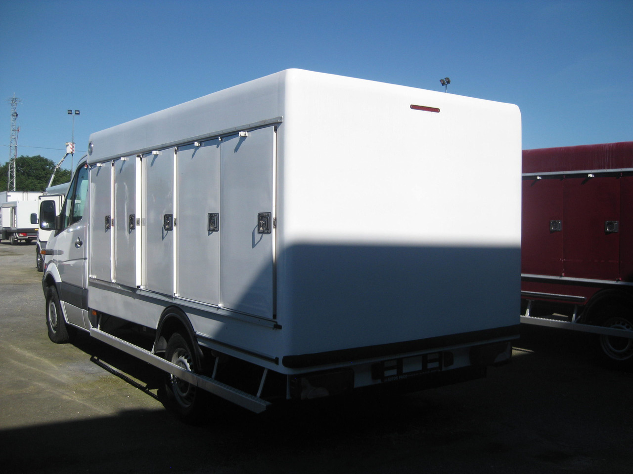 Camión heladero 3500kg MERCEDES SPRINTER - כלי רכב מסחרי לקירור: תמונה 3 Camión heladero 3500kg MERCEDES SPRINTER - כלי רכב מסחרי לקירור: תמונה 3