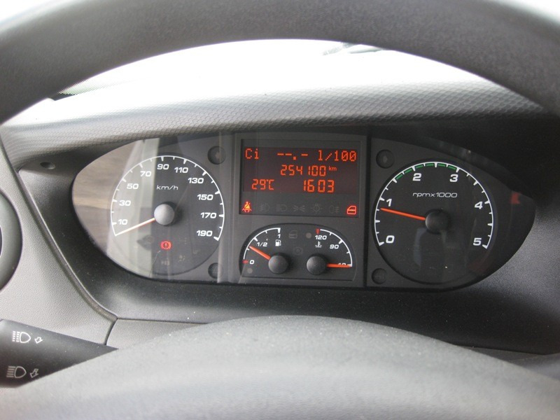 IVECO 35C15 CAJA CERRADA - כלי רכב מסחרי עם תיבה: תמונה 5 IVECO 35C15 CAJA CERRADA - כלי רכב מסחרי עם תיבה: תמונה 5