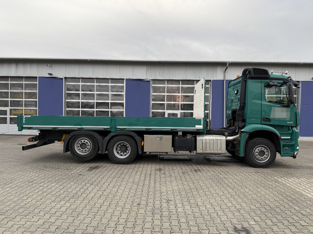 MERCEDES 2651 CON RETARDER - משאית צד נופל/ שטוחה: תמונה 3 MERCEDES 2651 CON RETARDER - משאית צד נופל/ שטוחה: תמונה 3