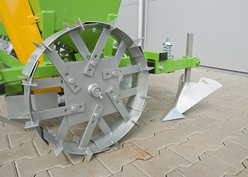 Bomet Sadzarka jednorzędowa / Einreihige Pflanzmaschine / Single row planter / Однорядная сеялка - משתיל תפוחי אדמה: תמונה 3 Bomet Sadzarka jednorzędowa / Einreihige Pflanzmaschine / Single row planter / Однорядная сеялка - משתיל תפוחי אדמה: תמונה 3