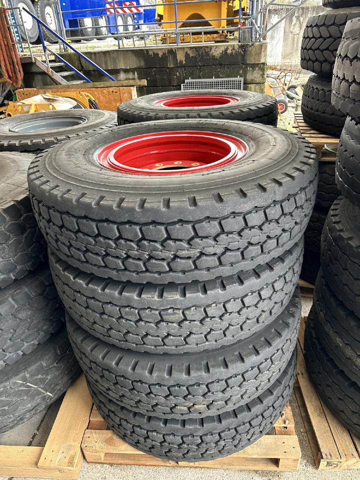 Liebherr Zubehör = Kompletträder 8 x Bridgestone VHS 385/95 R25 (14.00 R25) - עגורן נייד: תמונה 4 Liebherr Zubehör = Kompletträder 8 x Bridgestone VHS 385/95 R25 (14.00 R25) - עגורן נייד: תמונה 4