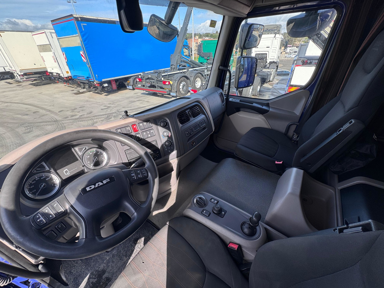 DAF LF320 E6 (Tauliner) - משאית וילונות צד: תמונה 5 DAF LF320 E6 (Tauliner) - משאית וילונות צד: תמונה 5