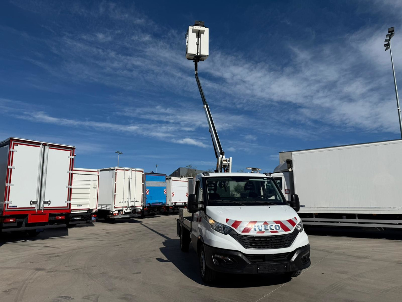 IVECO 35S14 Daily E6 (Basket) - פלטפורמה אווירית מותקנת על משאית: תמונה 4 IVECO 35S14 Daily E6 (Basket) - פלטפורמה אווירית מותקנת על משאית: תמונה 4