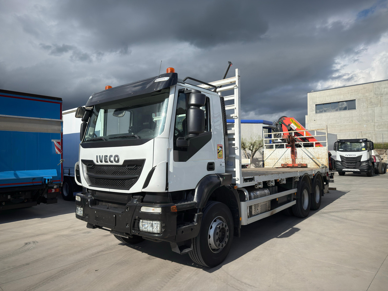 IVECO AD260T45 Trakker E6 (Platform) - משאית צד נופל/ שטוחה, משאית מנוף: תמונה 1 IVECO AD260T45 Trakker E6 (Platform) - משאית צד נופל/ שטוחה, משאית מנוף: תמונה 1