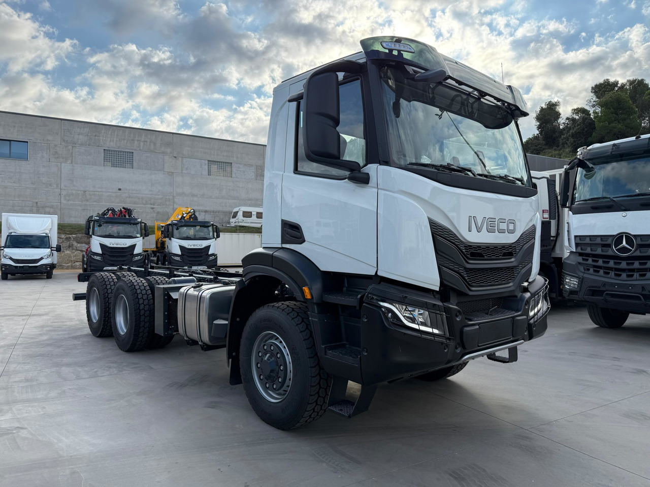 IVECO AD300X46Z OFF X-Way HI-TRACTION E6 (Chassis) - משאית עם שלדת תא: תמונה 2 IVECO AD300X46Z OFF X-Way HI-TRACTION E6 (Chassis) - משאית עם שלדת תא: תמונה 2