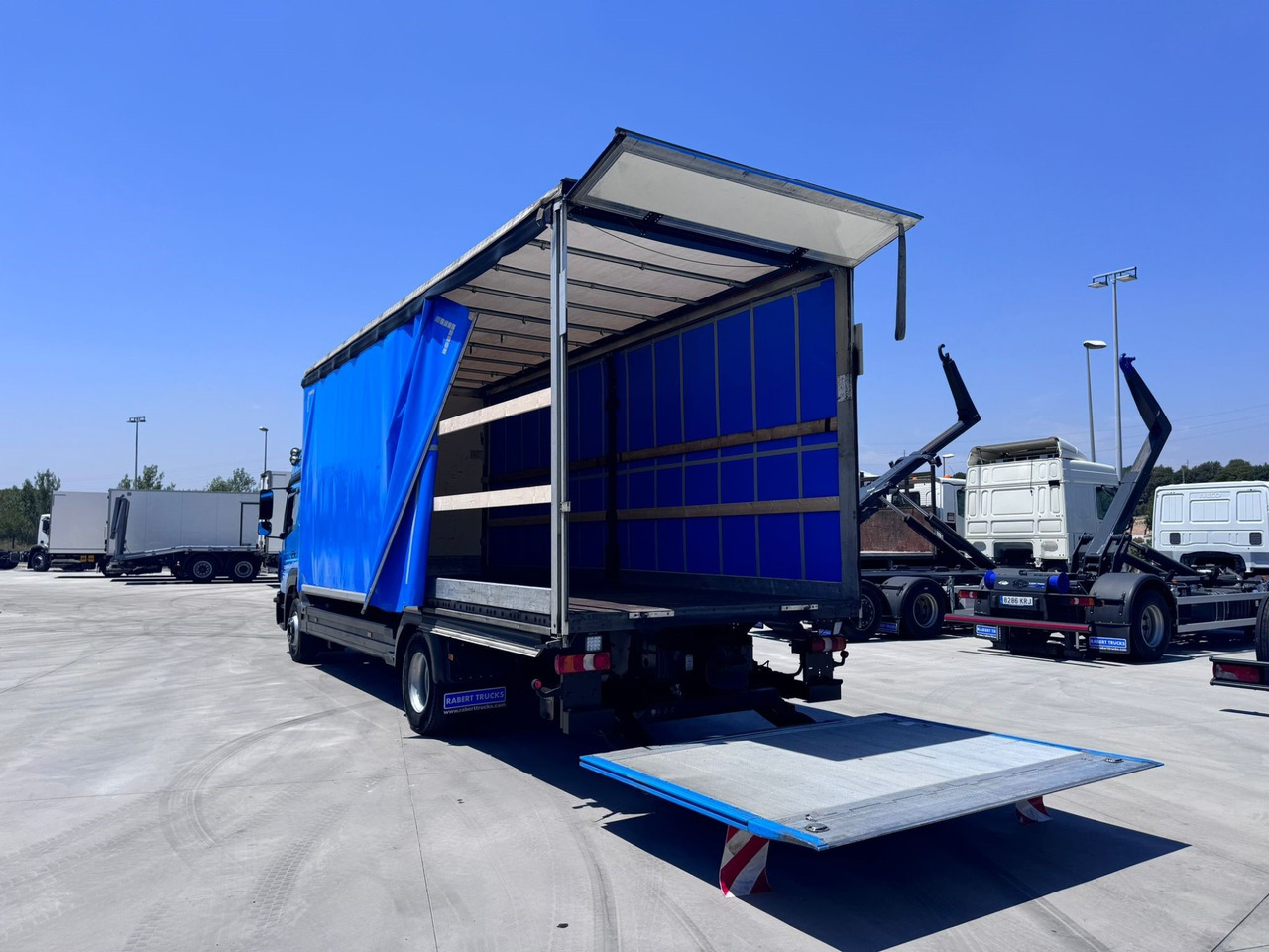 MERCEDES BENZ 13.30L Atego E6 (Tauliner) - משאית וילונות צד: תמונה 4 MERCEDES BENZ 13.30L Atego E6 (Tauliner) - משאית וילונות צד: תמונה 4