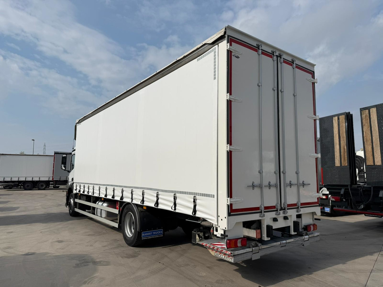 MERCEDES BENZ 18.27 Antos E6 (Tauliner) - משאית וילונות צד: תמונה 4 MERCEDES BENZ 18.27 Antos E6 (Tauliner) - משאית וילונות צד: תמונה 4