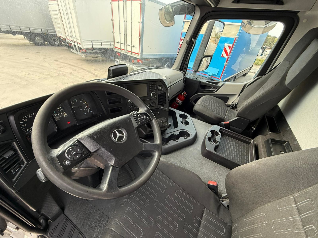 MERCEDES BENZ 18.27 Antos E6 (Tauliner) - משאית וילונות צד: תמונה 5 MERCEDES BENZ 18.27 Antos E6 (Tauliner) - משאית וילונות צד: תמונה 5