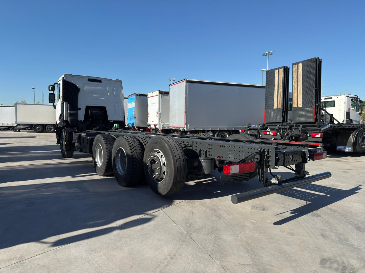 RENAULT C460 E6 (Chassis) - משאית עם שלדת תא: תמונה 4 RENAULT C460 E6 (Chassis) - משאית עם שלדת תא: תמונה 4