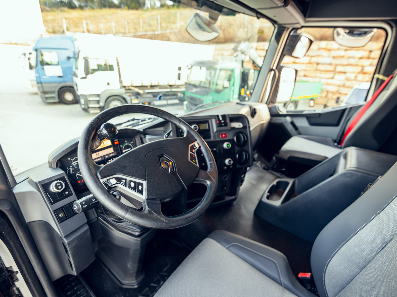 RENAULT C460 E6 (Chassis) - משאית עם שלדת תא: תמונה 5 RENAULT C460 E6 (Chassis) - משאית עם שלדת תא: תמונה 5