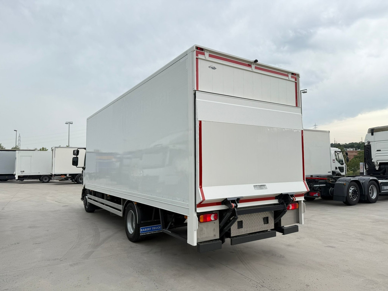 RENAULT D E6 (VAN) - משאית תיבה: תמונה 4 RENAULT D E6 (VAN) - משאית תיבה: תמונה 4