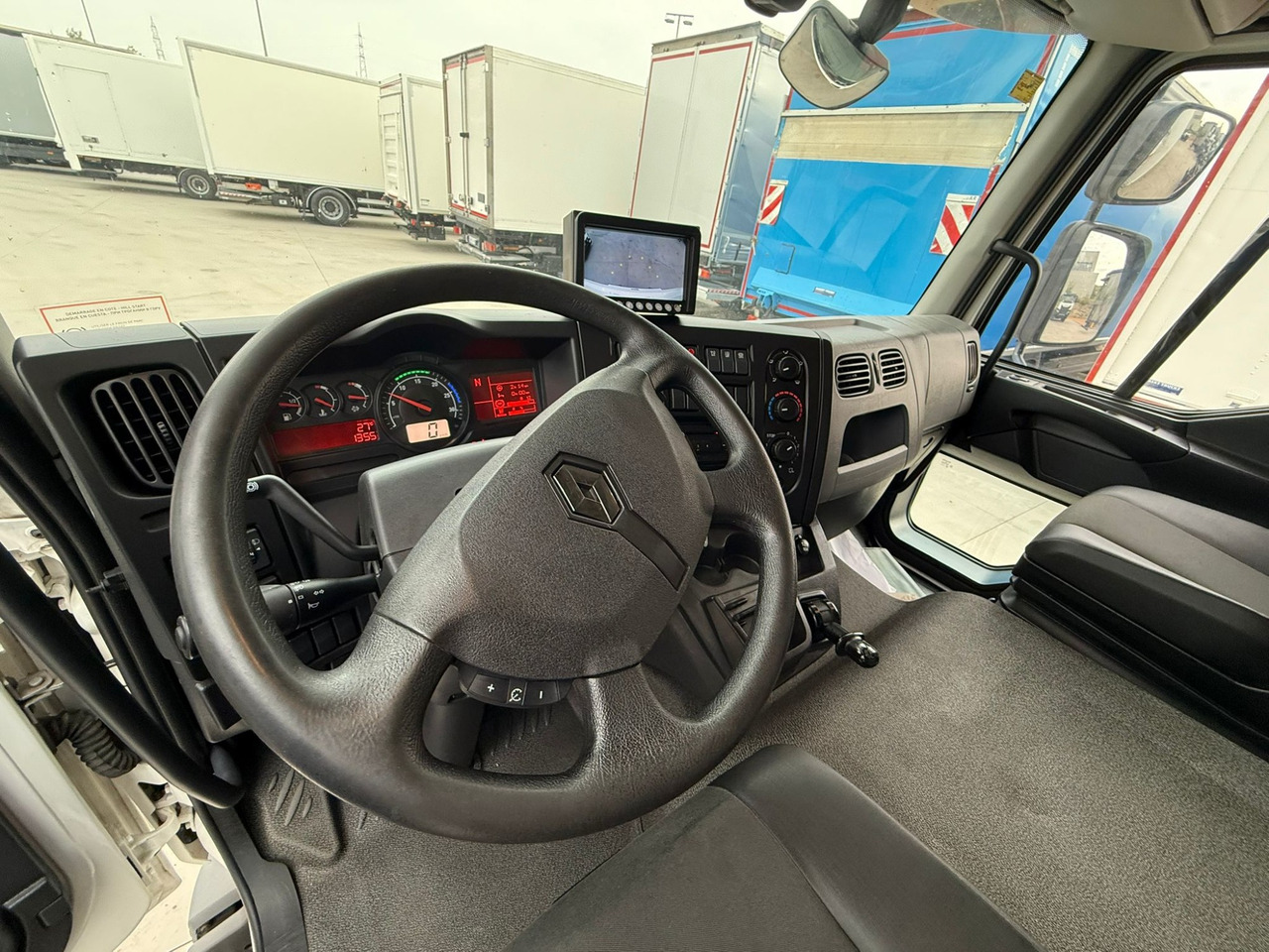 RENAULT D E6 (VAN) - משאית תיבה: תמונה 5 RENAULT D E6 (VAN) - משאית תיבה: תמונה 5