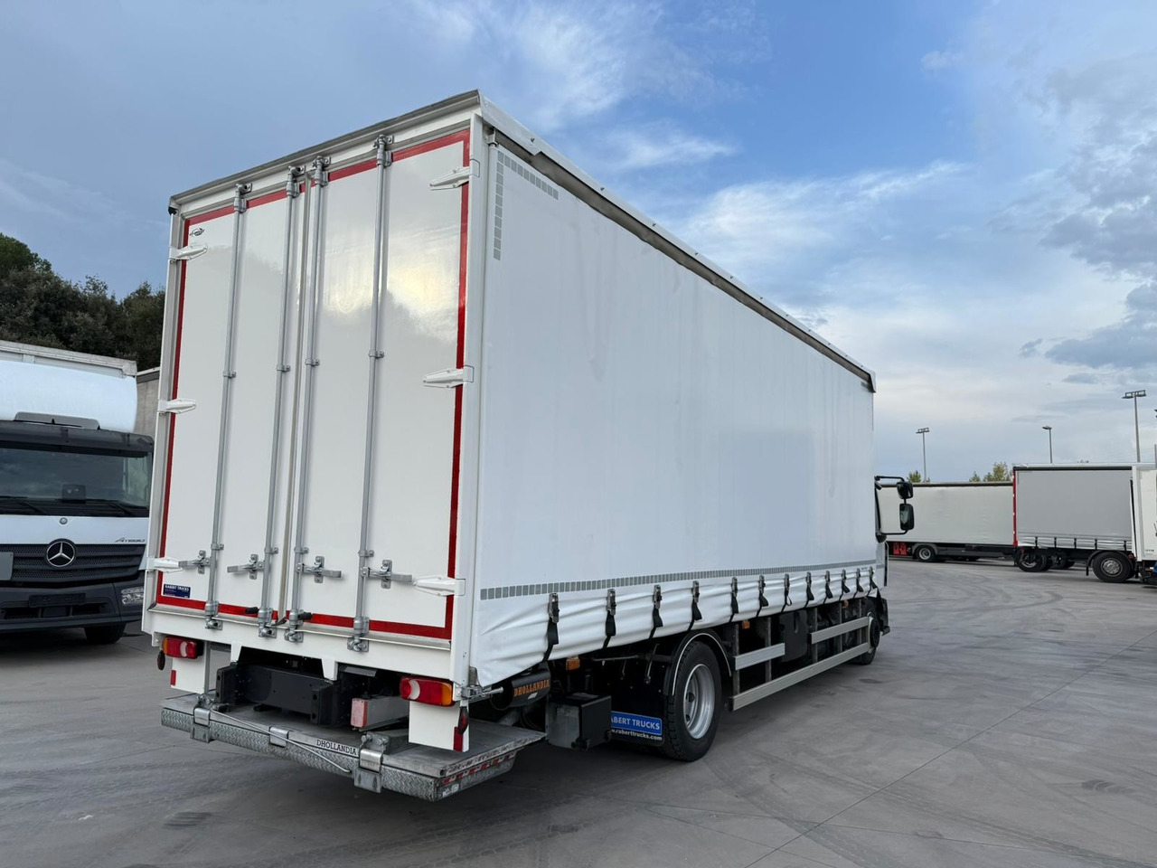 RENAULT D12.240 E6 (Tauliner) - משאית וילונות צד: תמונה 3 RENAULT D12.240 E6 (Tauliner) - משאית וילונות צד: תמונה 3