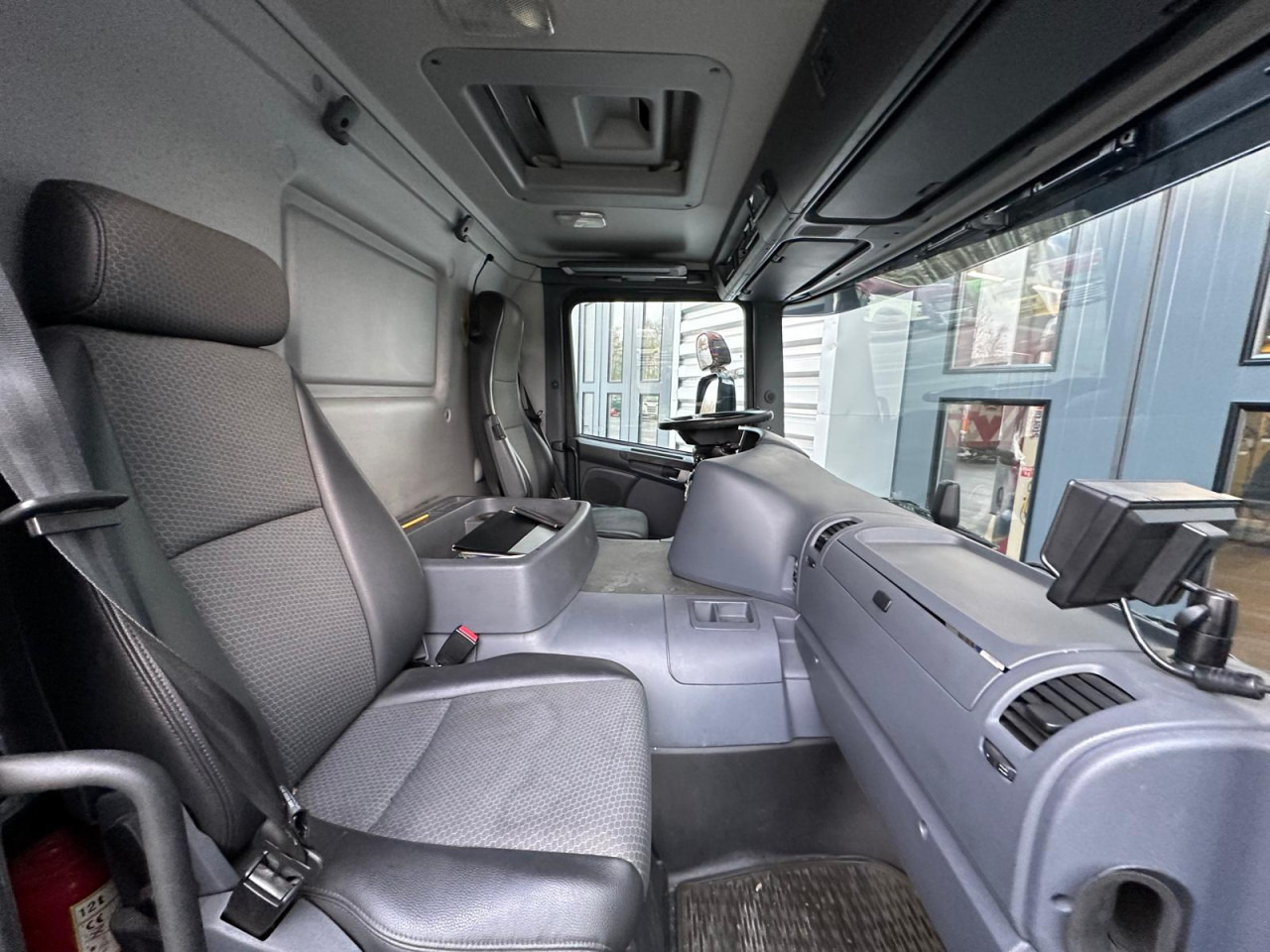 משאית עם שלדת תא SCANIA P 250 DB4x2MNA: תמונה 13