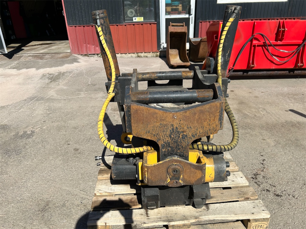 Engcon EC30 - טילטרוטטור: תמונה 2 Engcon EC30 - טילטרוטטור: תמונה 2