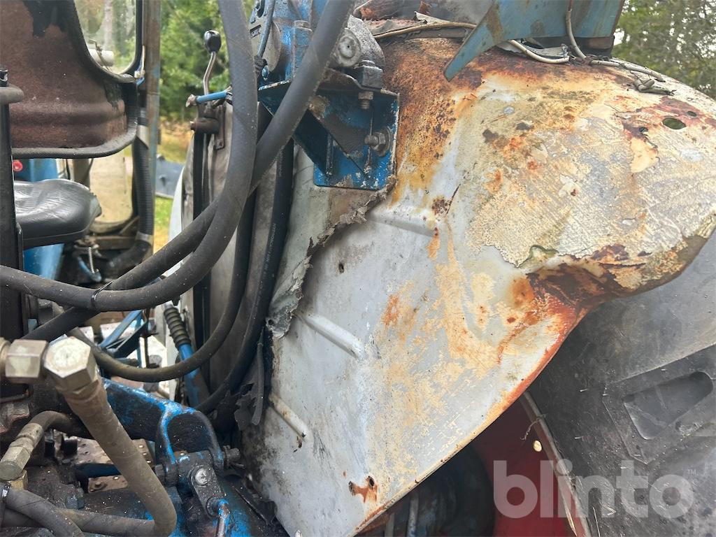 טרקטור חקלאי FORD 4000: תמונה 47
