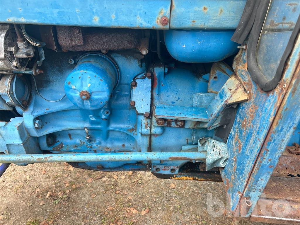 טרקטור חקלאי FORD 4000: תמונה 15