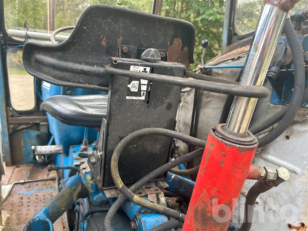 טרקטור חקלאי FORD 4000: תמונה 48