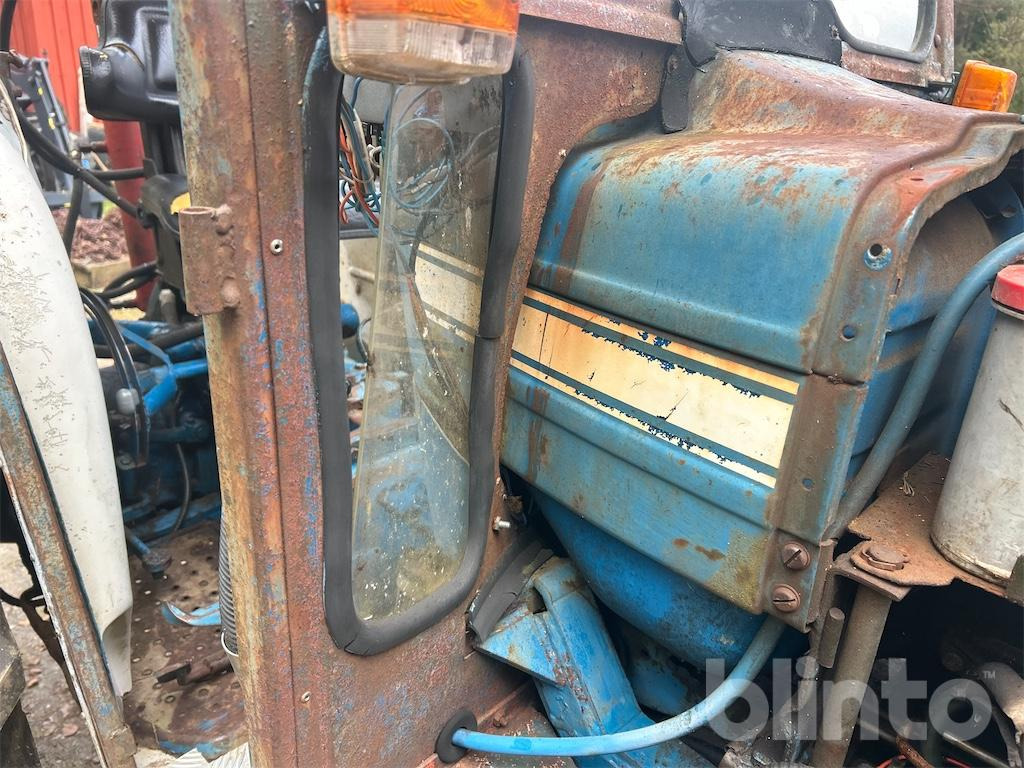 טרקטור חקלאי FORD 4000: תמונה 33