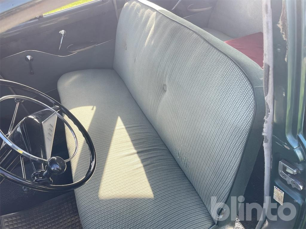 מכונית FORD V-8 CUSTOM DE LUXE: תמונה 12
