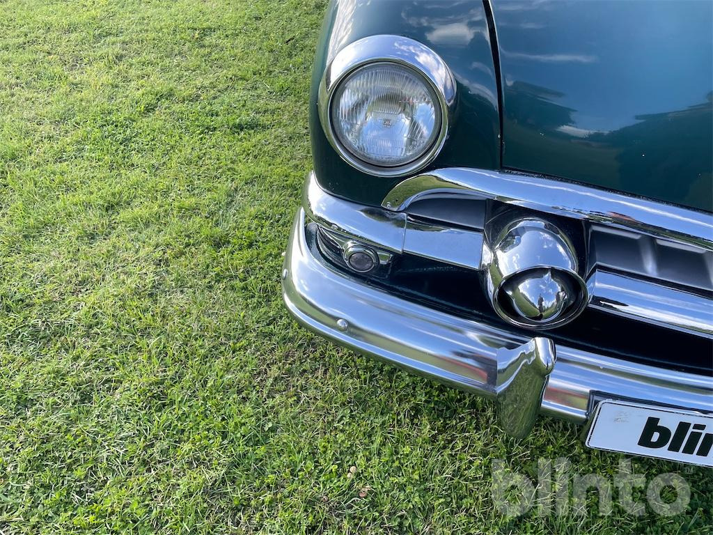 מכונית FORD V-8 CUSTOM DE LUXE: תמונה 37