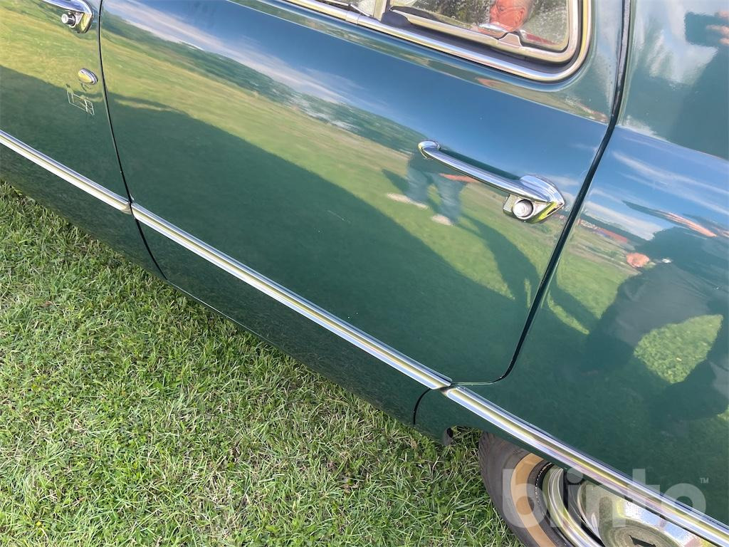 מכונית FORD V-8 CUSTOM DE LUXE: תמונה 17