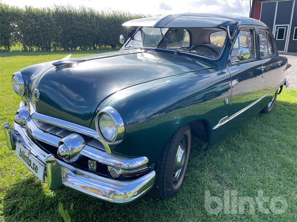 FORD V-8 CUSTOM DE LUXE - מכונית: תמונה 1 FORD V-8 CUSTOM DE LUXE - מכונית: תמונה 1