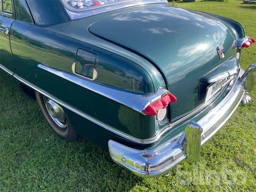 מכונית FORD V-8 CUSTOM DE LUXE: תמונה 21