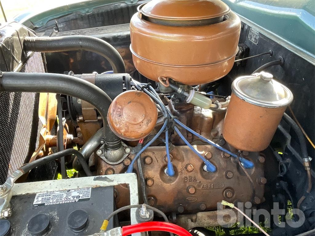 מכונית FORD V-8 CUSTOM DE LUXE: תמונה 47