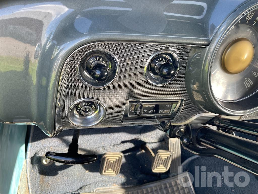 מכונית FORD V-8 CUSTOM DE LUXE: תמונה 9