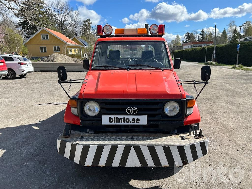 Garagebärgare / TOYOTA LAND CRUISER 70 P - משאית גרירה: תמונה 2 Garagebärgare / TOYOTA LAND CRUISER 70 P - משאית גרירה: תמונה 2