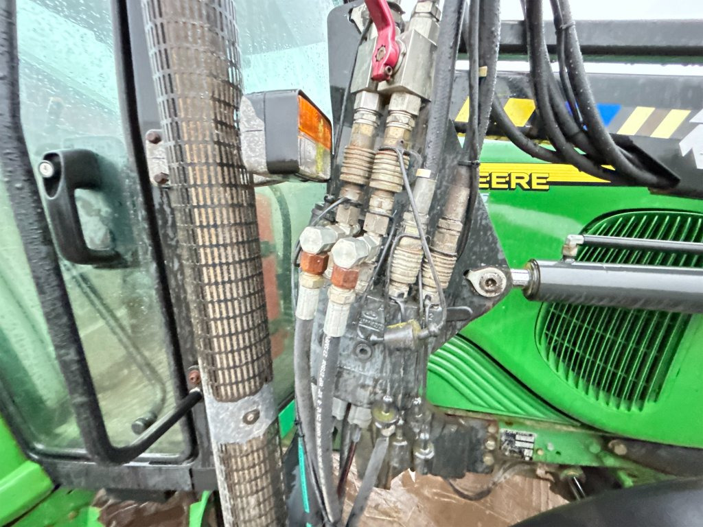 טרקטור חקלאי JOHN DEERE 6320E: תמונה 35 טרקטור חקלאי JOHN DEERE 6320E: תמונה 35