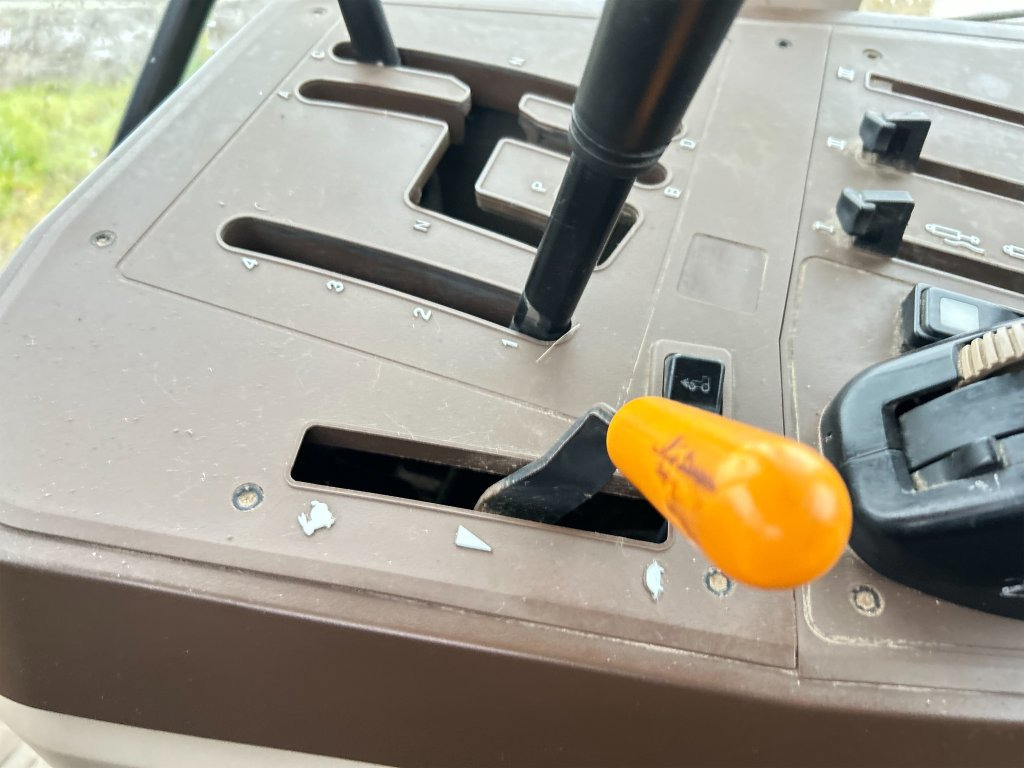 טרקטור חקלאי JOHN DEERE 6320E: תמונה 50 טרקטור חקלאי JOHN DEERE 6320E: תמונה 50