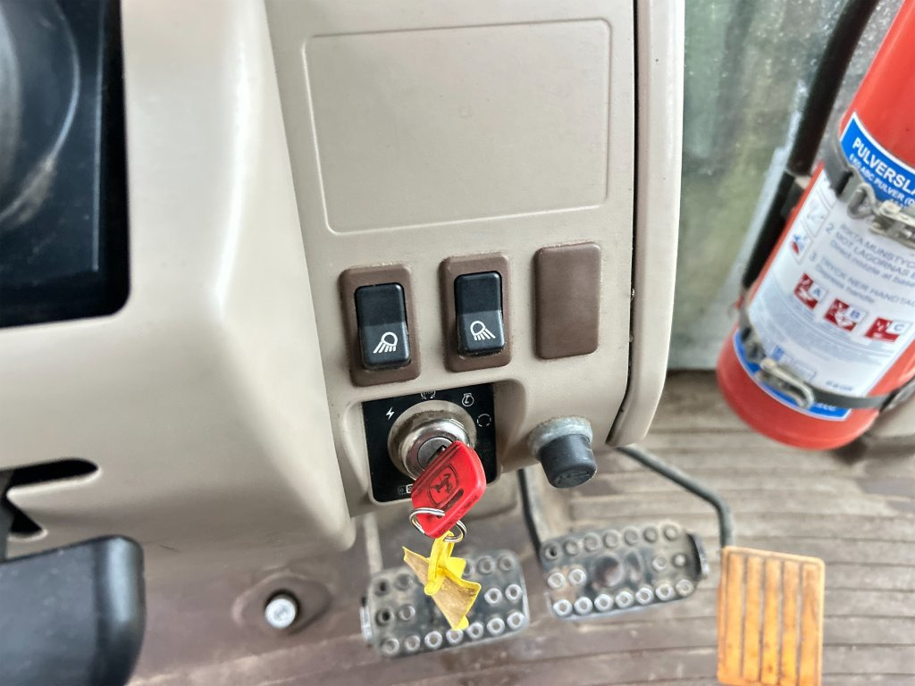 טרקטור חקלאי JOHN DEERE 6320E: תמונה 42 טרקטור חקלאי JOHN DEERE 6320E: תמונה 42