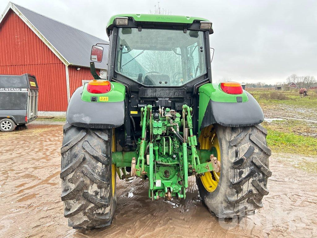 טרקטור חקלאי JOHN DEERE 6320E: תמונה 6 טרקטור חקלאי JOHN DEERE 6320E: תמונה 6