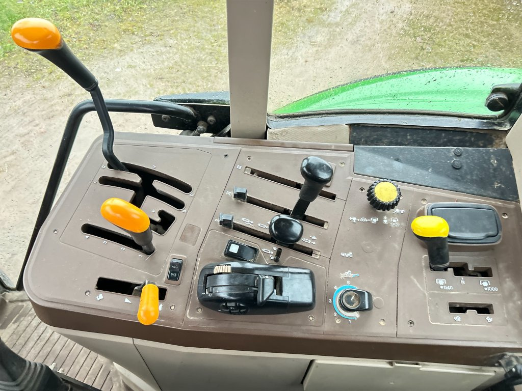 טרקטור חקלאי JOHN DEERE 6320E: תמונה 44 טרקטור חקלאי JOHN DEERE 6320E: תמונה 44