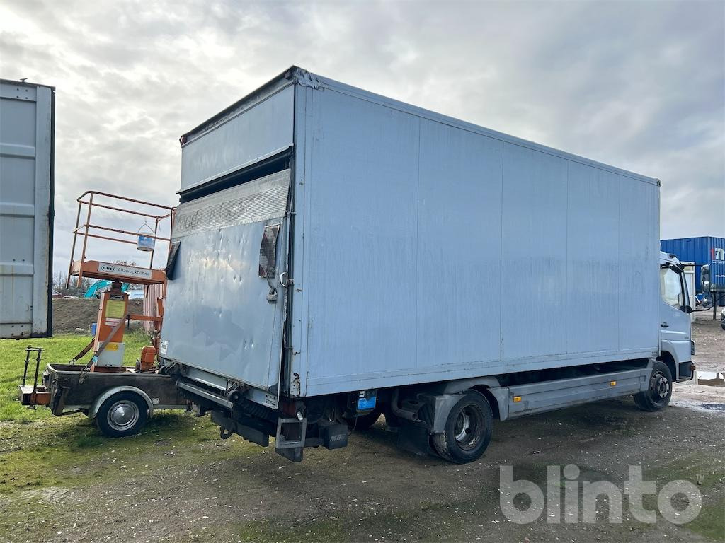 Mercedes Benz 818L (2006) - משאית תיבה: תמונה 3 Mercedes Benz 818L (2006) - משאית תיבה: תמונה 3