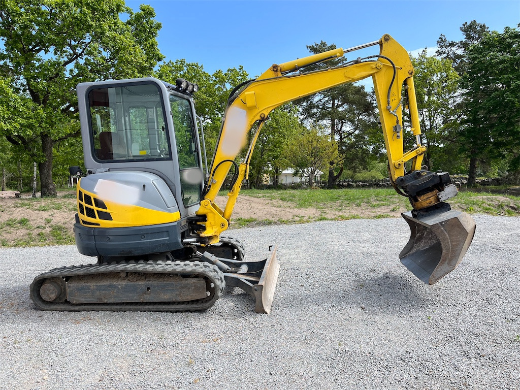 New Holland E35 2 C - מיני מחפר: תמונה 4 New Holland E35 2 C - מיני מחפר: תמונה 4