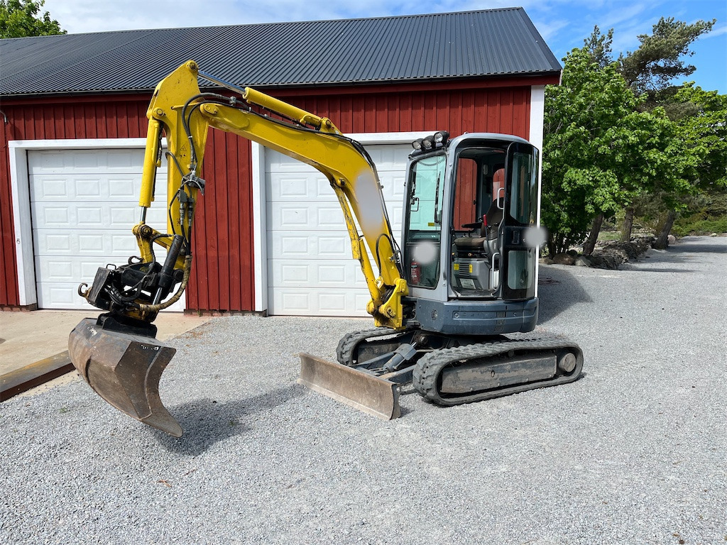 New Holland E35 2 C - מיני מחפר: תמונה 1 New Holland E35 2 C - מיני מחפר: תמונה 1
