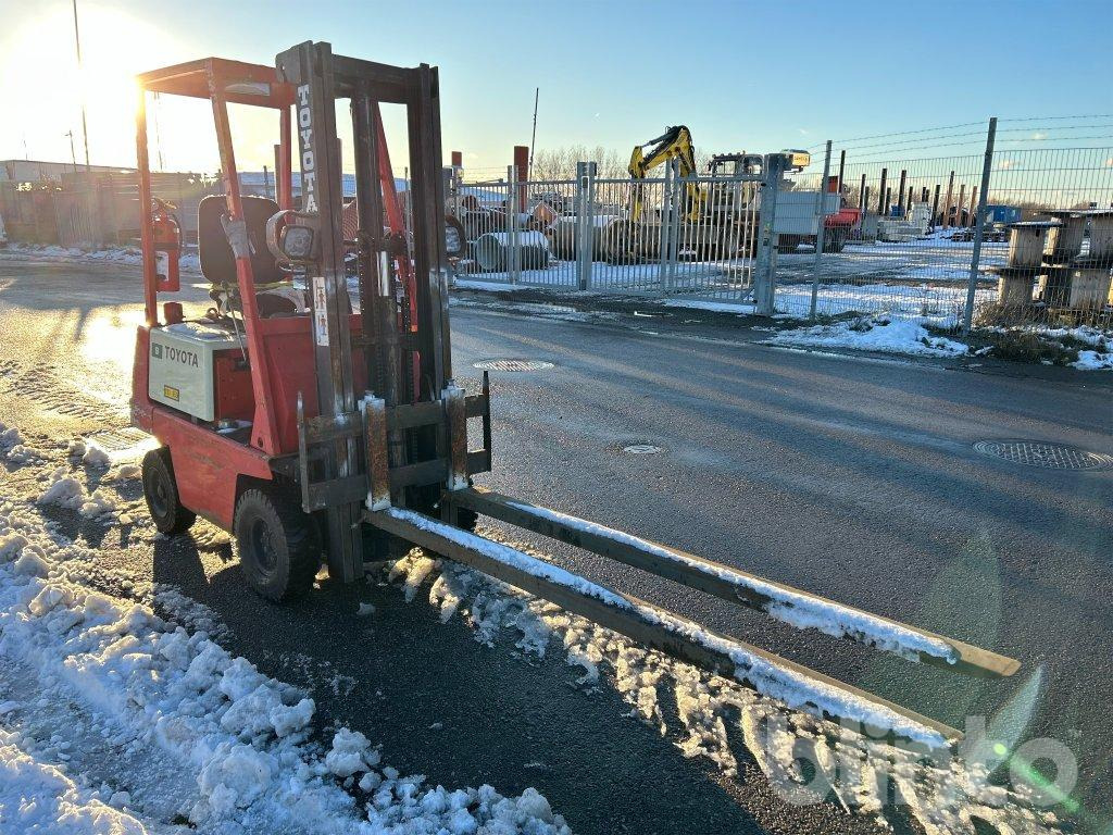 Toyota 2F B9 - מלגזה: תמונה 3 Toyota 2F B9 - מלגזה: תמונה 3