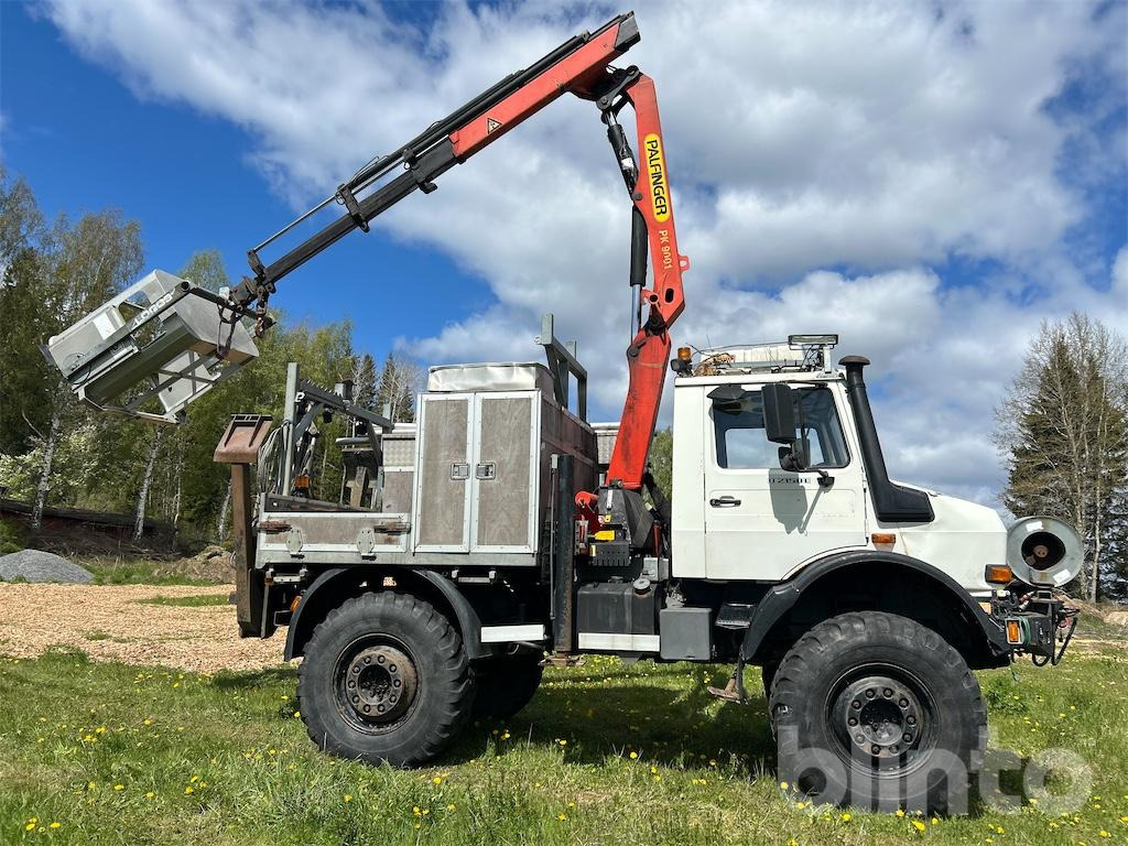UNIMOG U 2150 L 4X4 med kran / personkorg / grävaggregat - משאית מנוף: תמונה 4 UNIMOG U 2150 L 4X4 med kran / personkorg / grävaggregat - משאית מנוף: תמונה 4