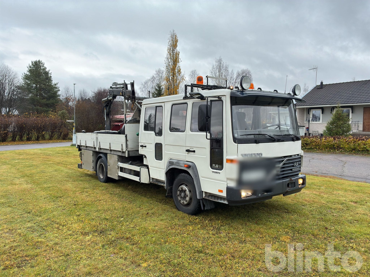 VOLVO FL611 4X2 - משאית צד נופל/ שטוחה, משאית מנוף: תמונה 3 VOLVO FL611 4X2 - משאית צד נופל/ שטוחה, משאית מנוף: תמונה 3