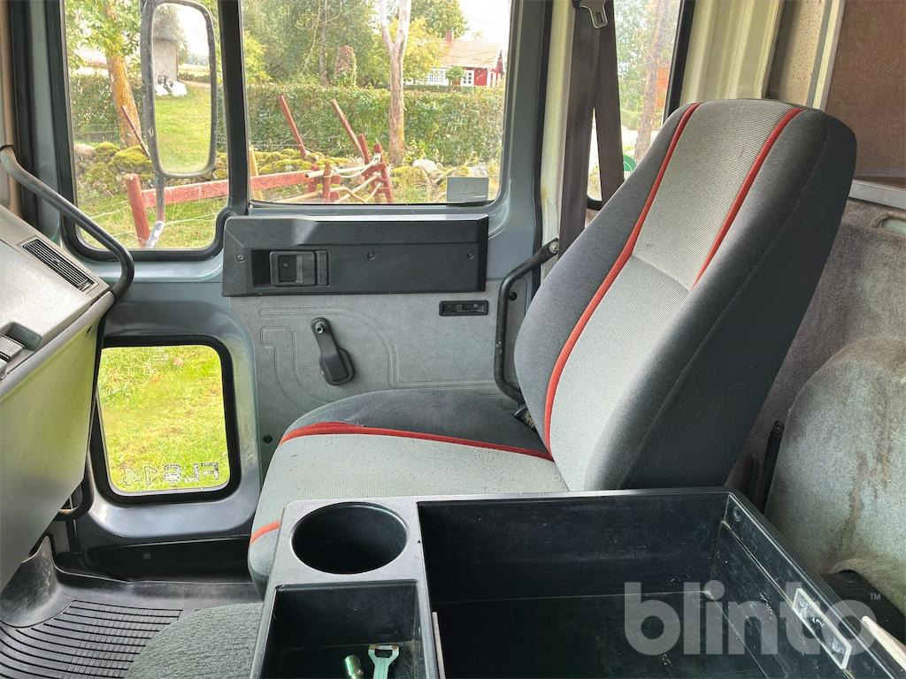 משאית סוסים VOLVO FL614: תמונה 46