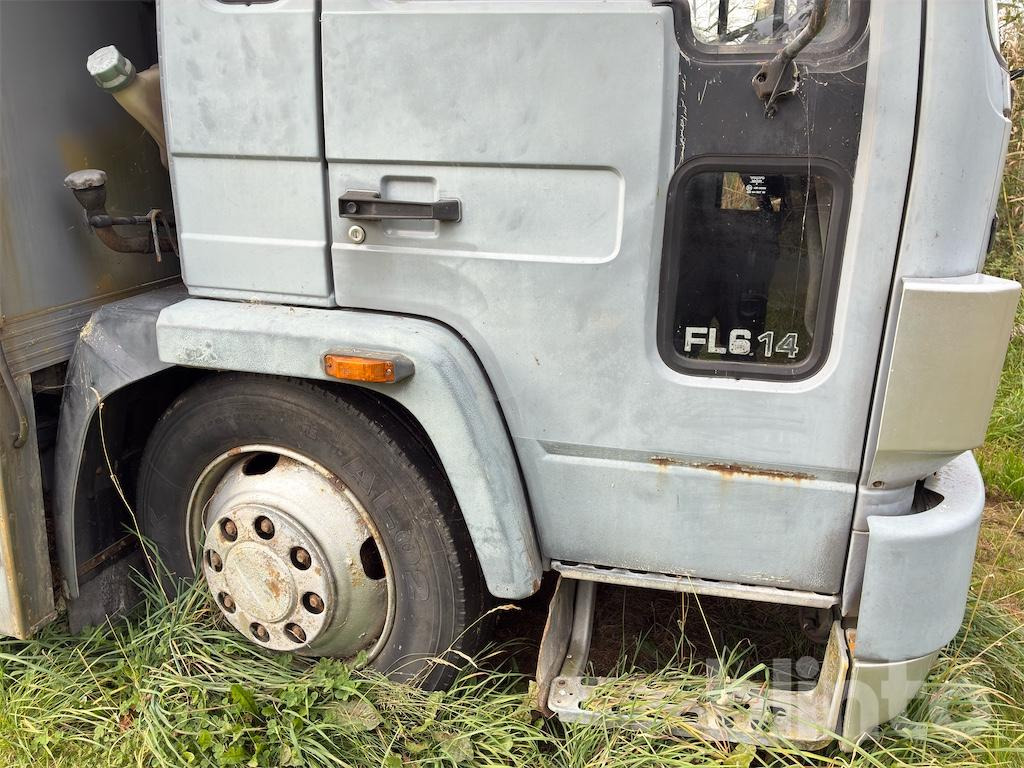 משאית סוסים VOLVO FL614: תמונה 15