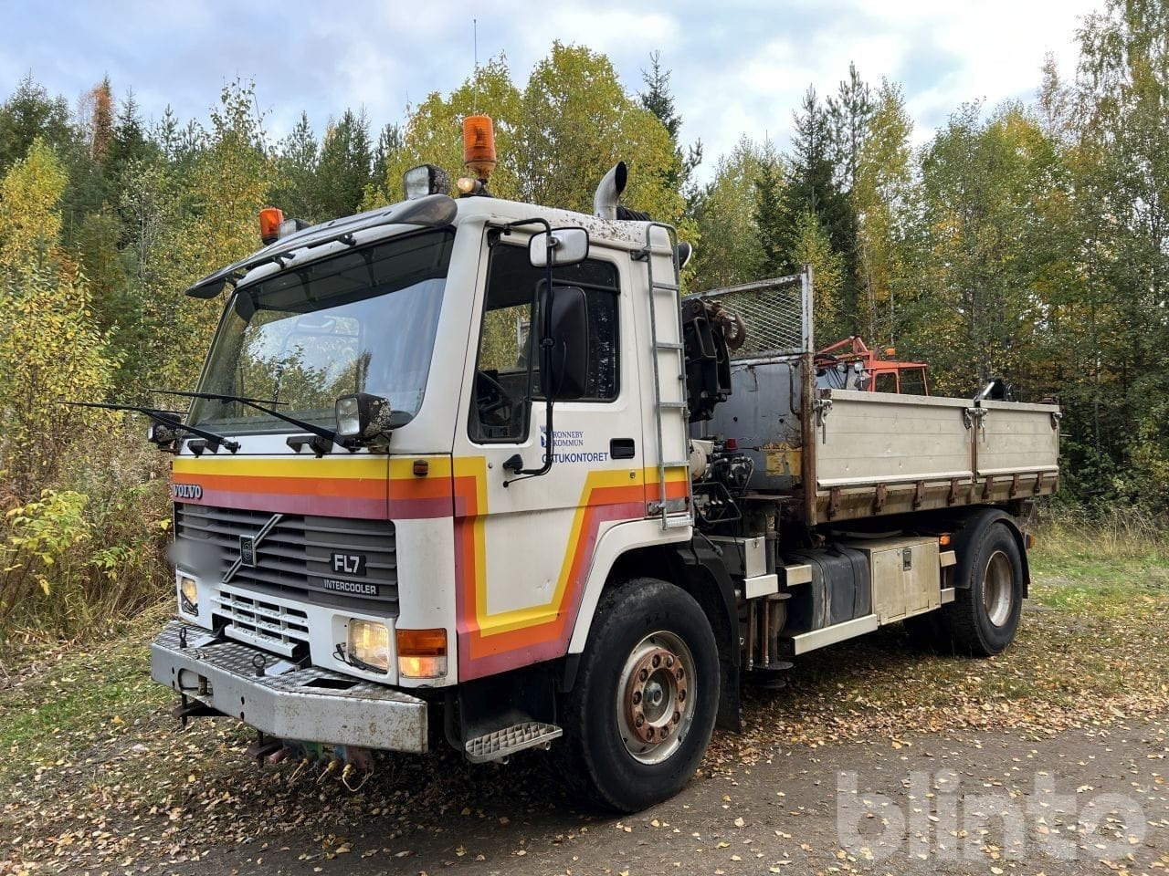 VOLVO FL7 4X2 - מזהיר, משאית מנוף: תמונה 1 VOLVO FL7 4X2 - מזהיר, משאית מנוף: תמונה 1