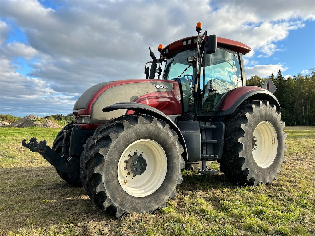 Valtra S260-4 med frontlyft - טרקטור חקלאי: תמונה 1 Valtra S260-4 med frontlyft - טרקטור חקלאי: תמונה 1