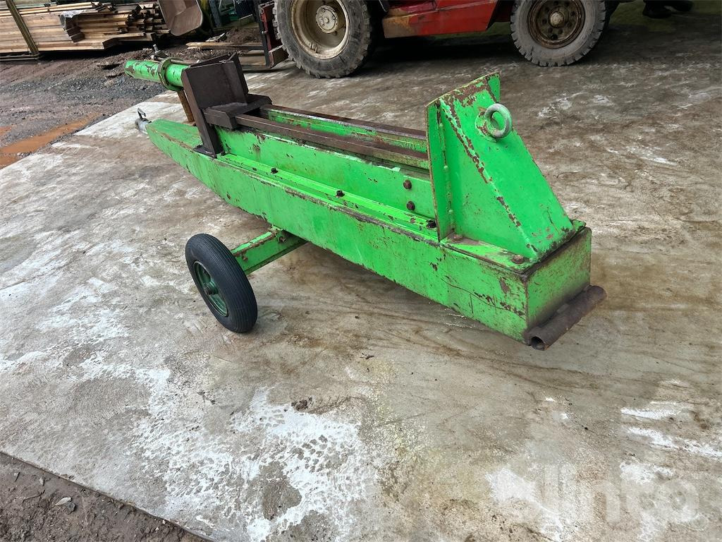 - מבקעת עצים: תמונה 2 - מבקעת עצים: תמונה 2